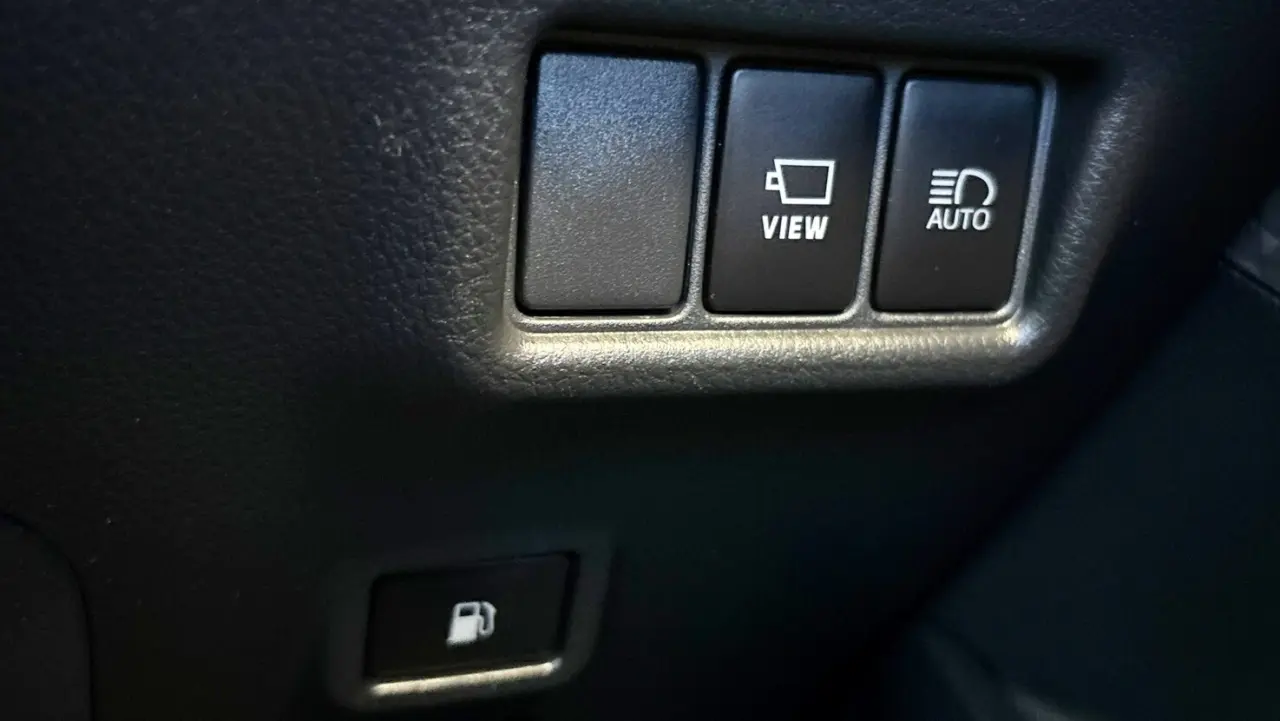 2023 Toyota C-HR Gallery Image 18