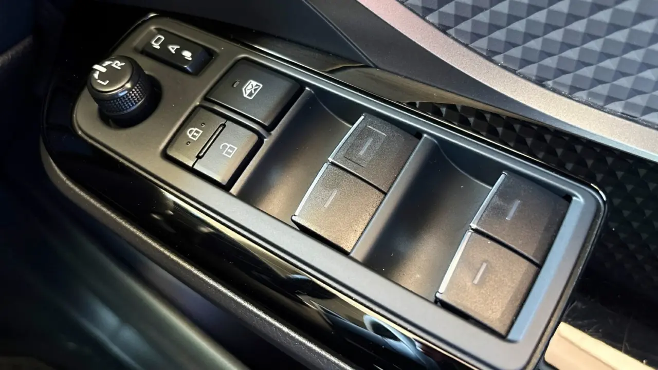 2023 Toyota C-HR Gallery Image 19