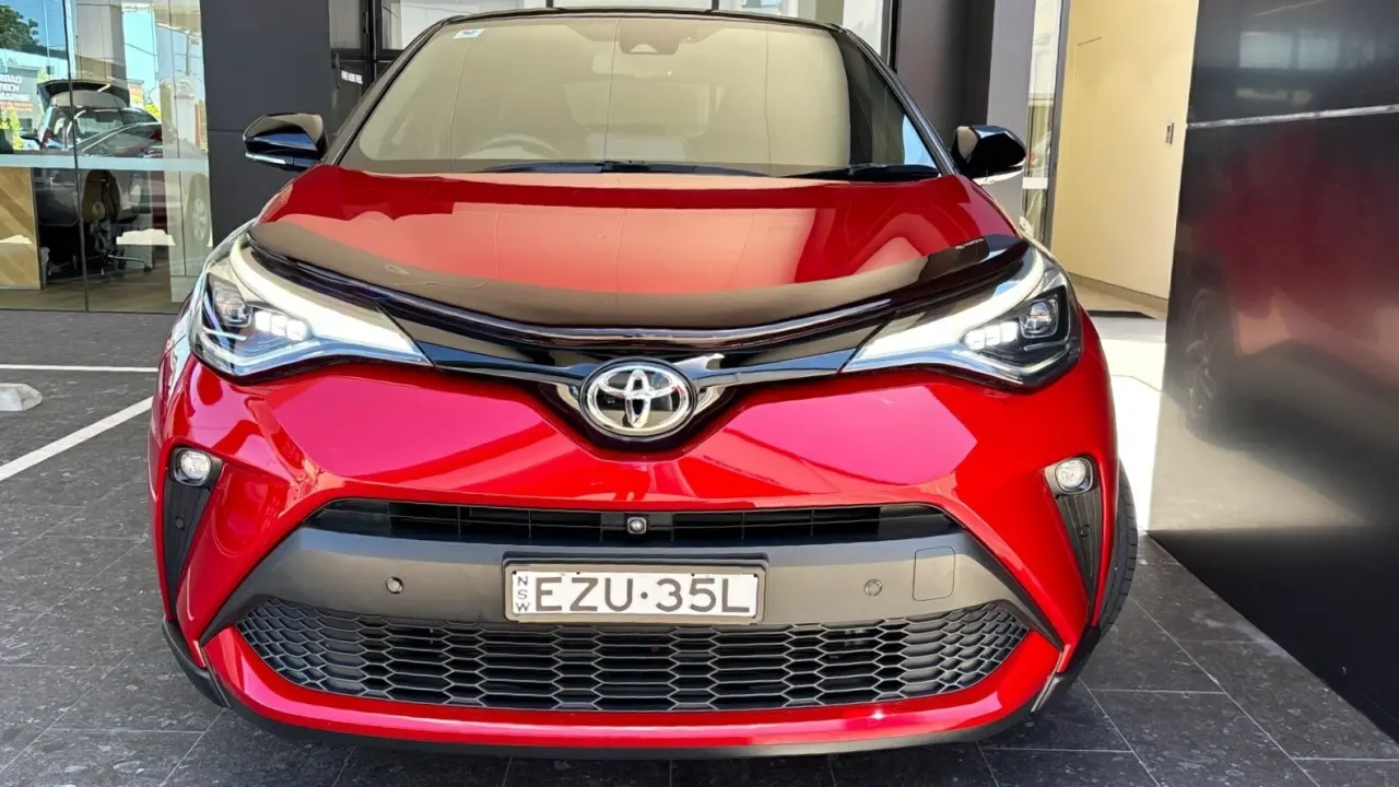 2023 Toyota C-HR Gallery Image 2