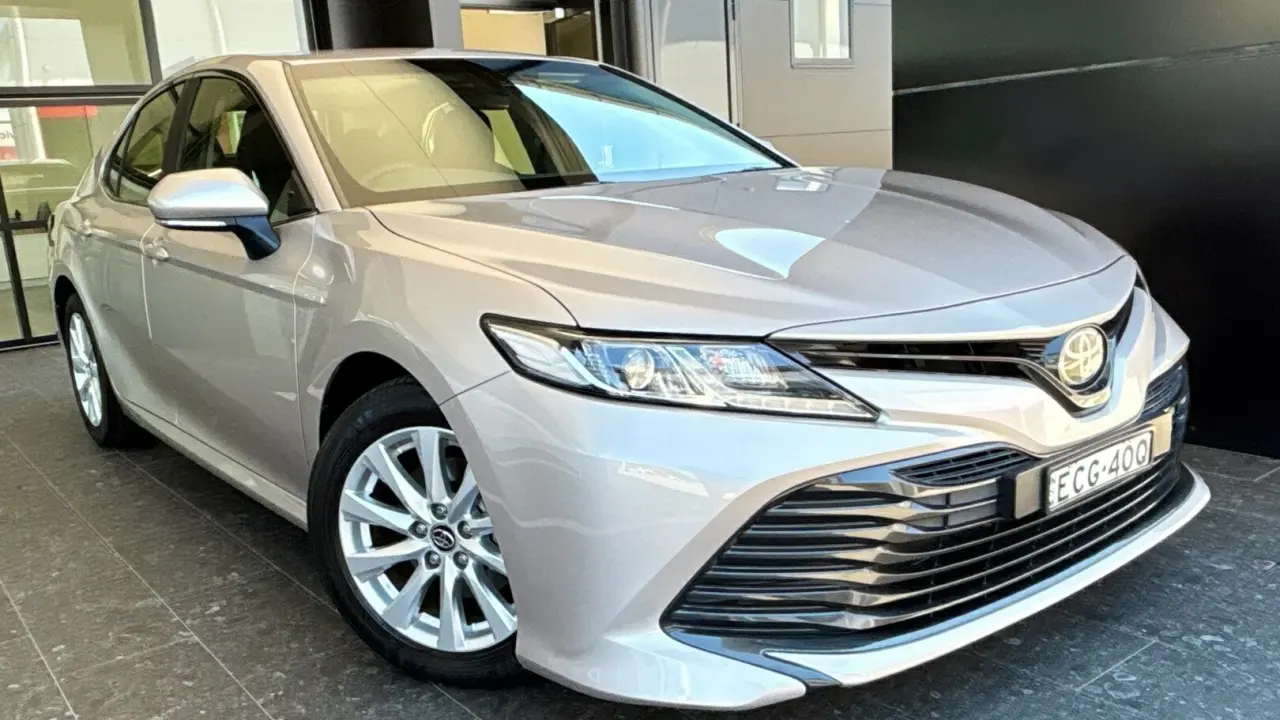 2019 Toyota Camry Gallery Image 1