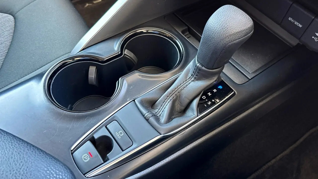 2019 Toyota Camry Gallery Image 12