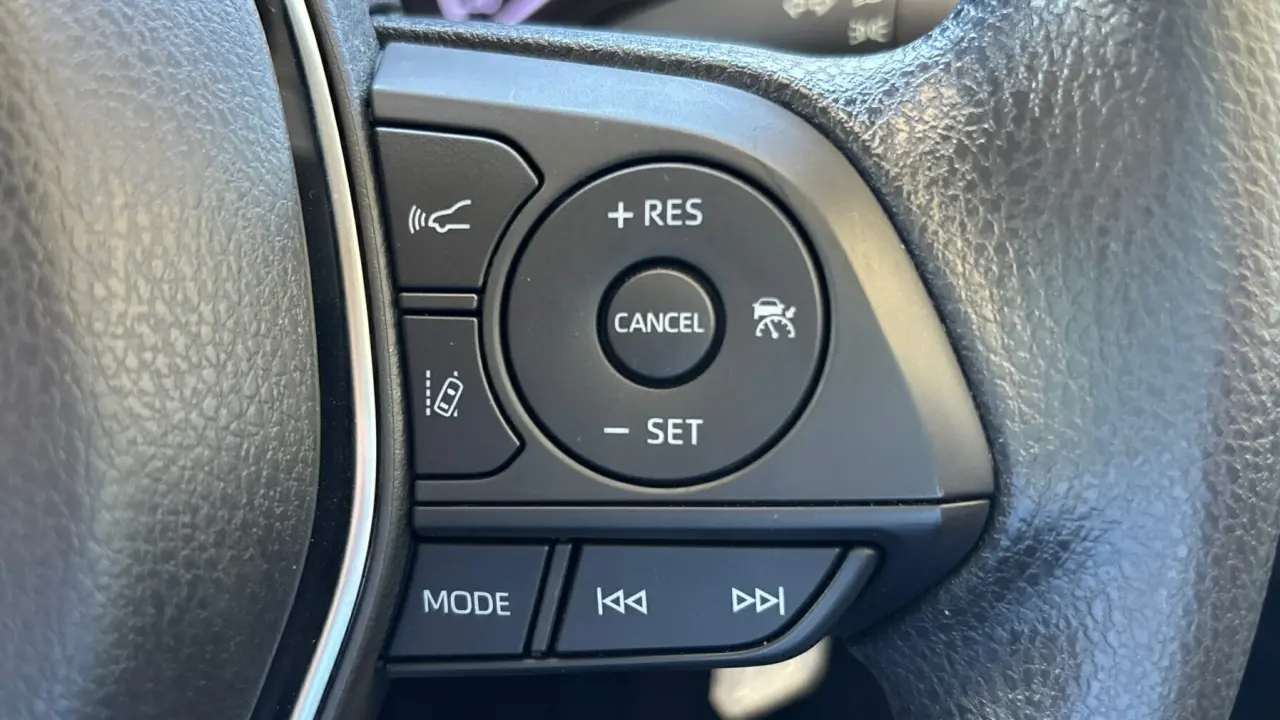 2019 Toyota Camry Gallery Image 16