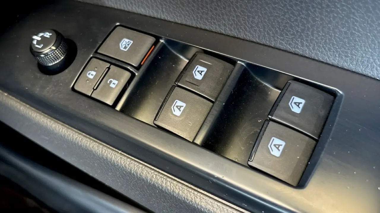 2019 Toyota Camry Gallery Image 17