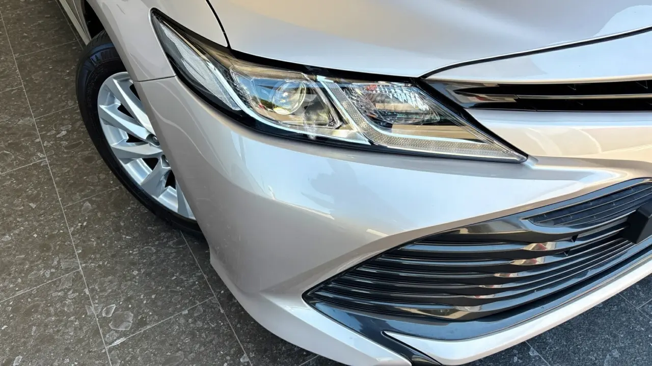 2019 Toyota Camry Gallery Image 3