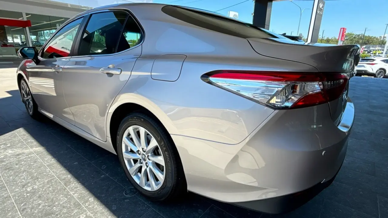 2019 Toyota Camry Gallery Image 7