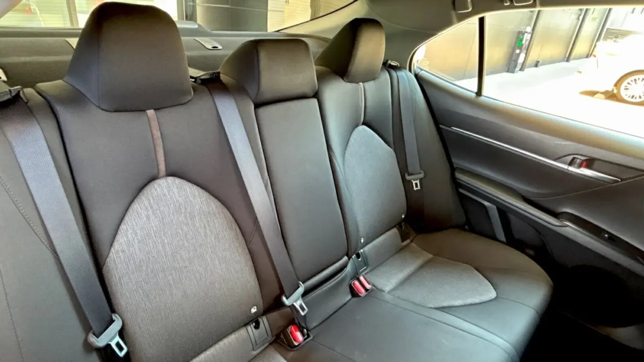 2019 Toyota Camry Gallery Image 8