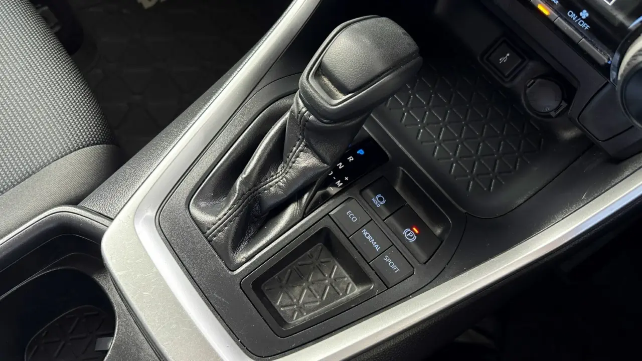 2020 Toyota RAV4 Gallery Image 12