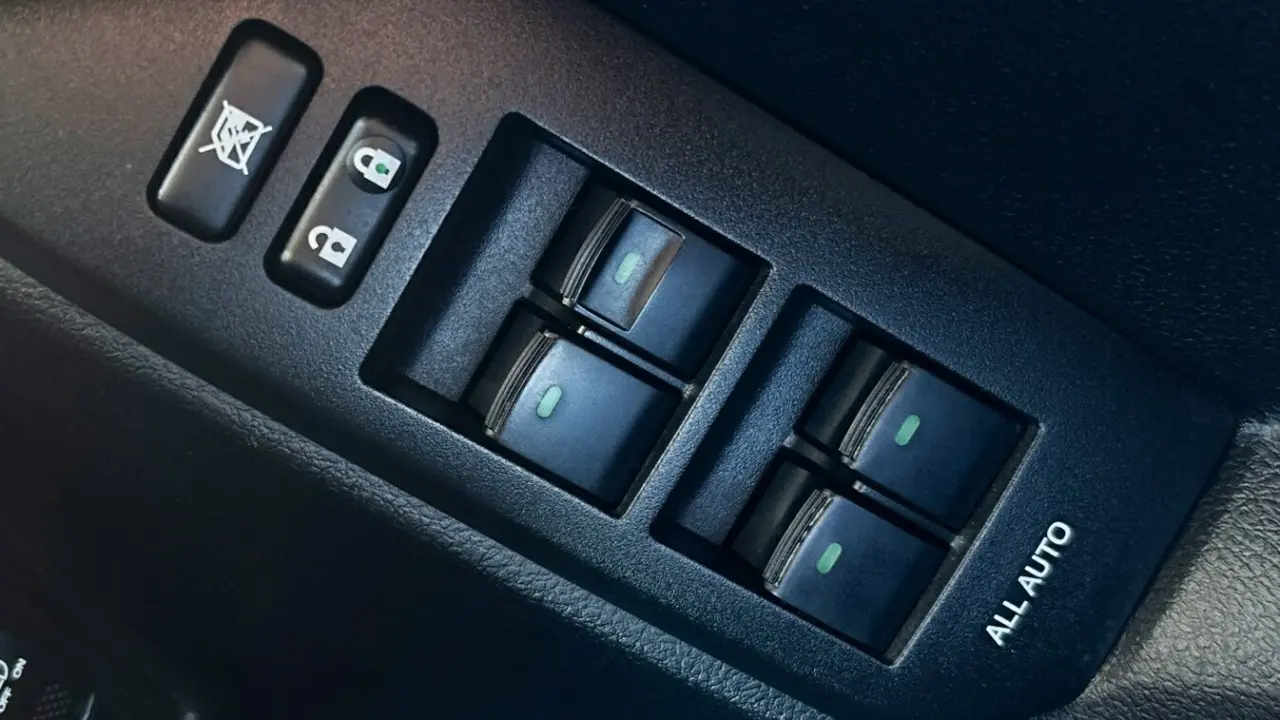 2017 Toyota Prado Gallery Image 16