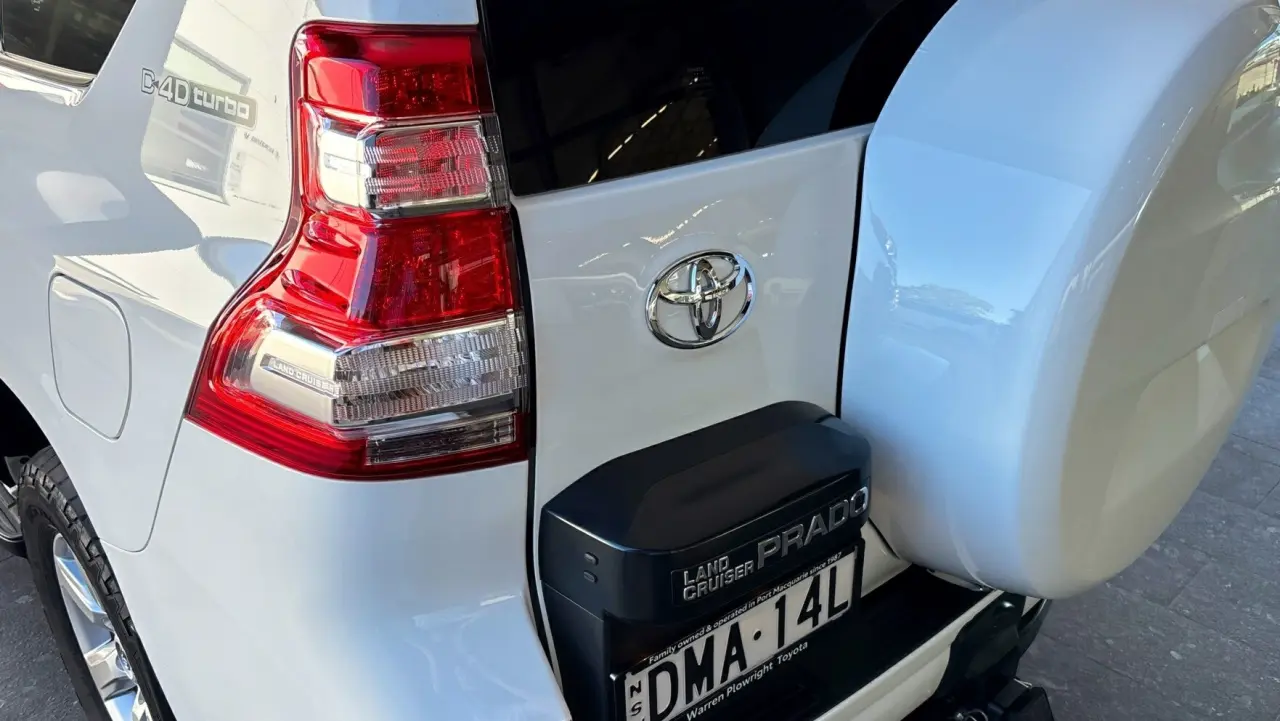 2017 Toyota Prado Gallery Image 4