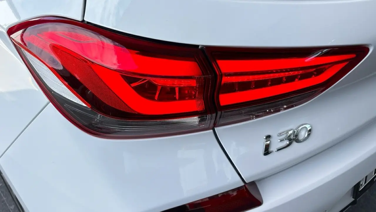 2022 HYUNDAI i30 Gallery Image 5