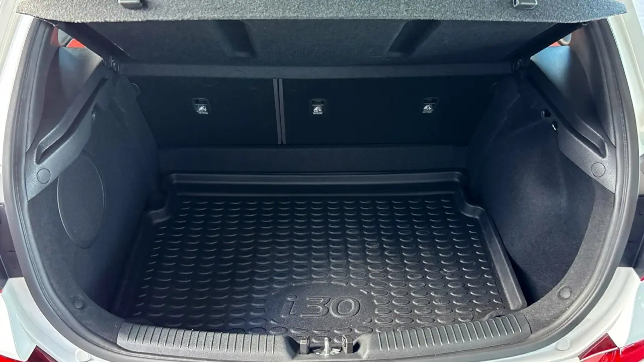 2022 HYUNDAI i30 Gallery Image 6