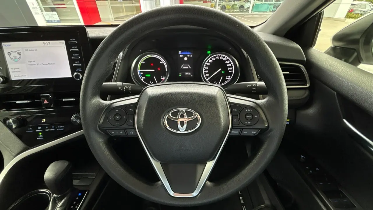 2024 Toyota Camry Hybrid Gallery Image 10