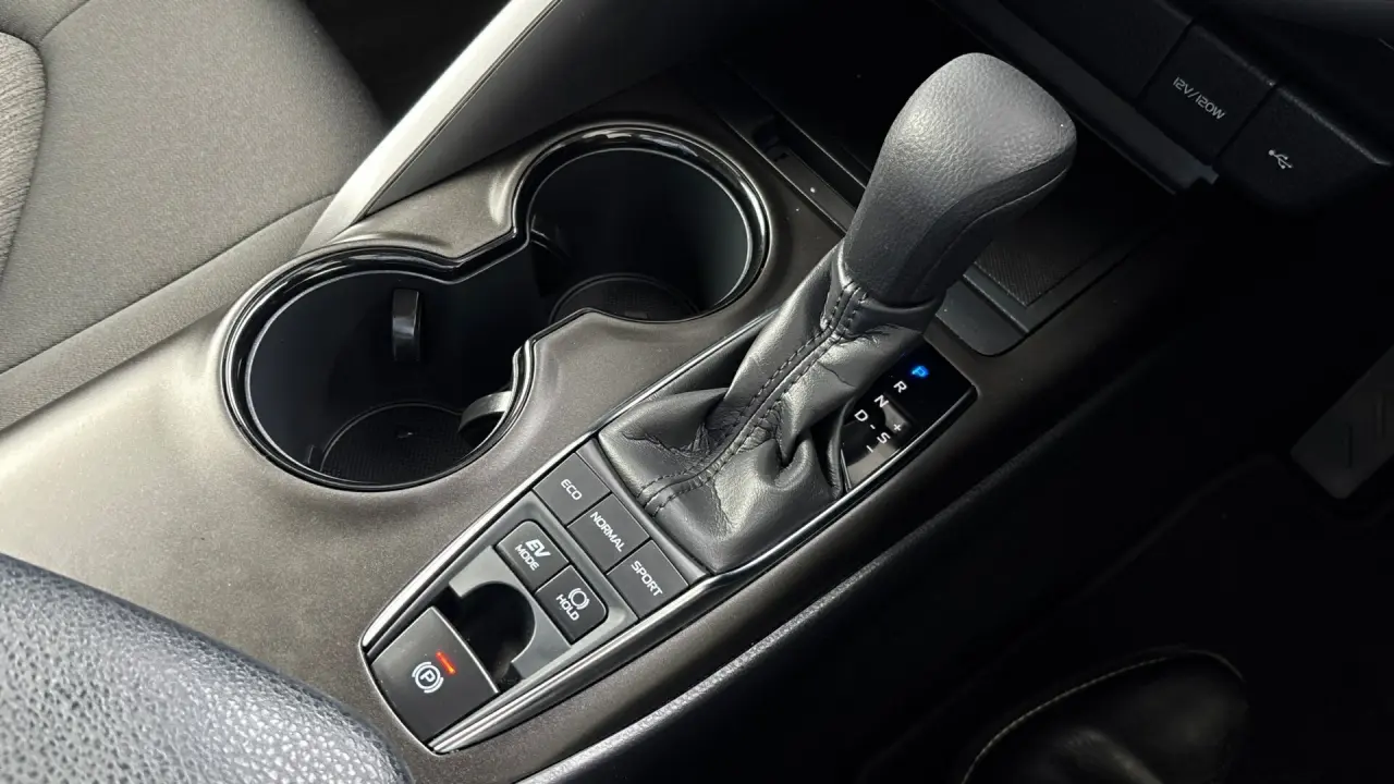 2024 Toyota Camry Hybrid Gallery Image 13