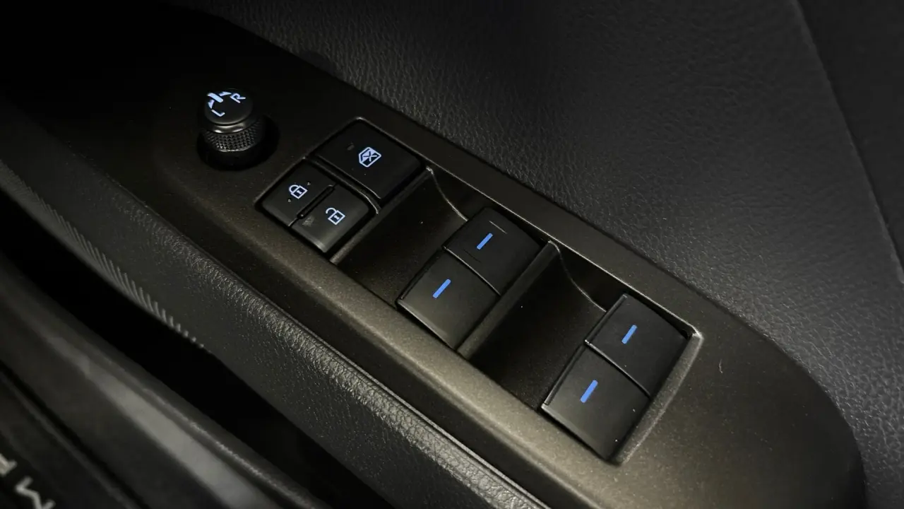 2024 Toyota Camry Hybrid Gallery Image 17