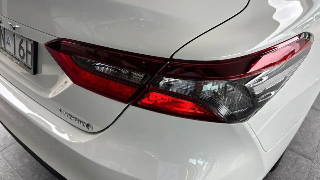 2024 Toyota Camry Hybrid Gallery Image 4