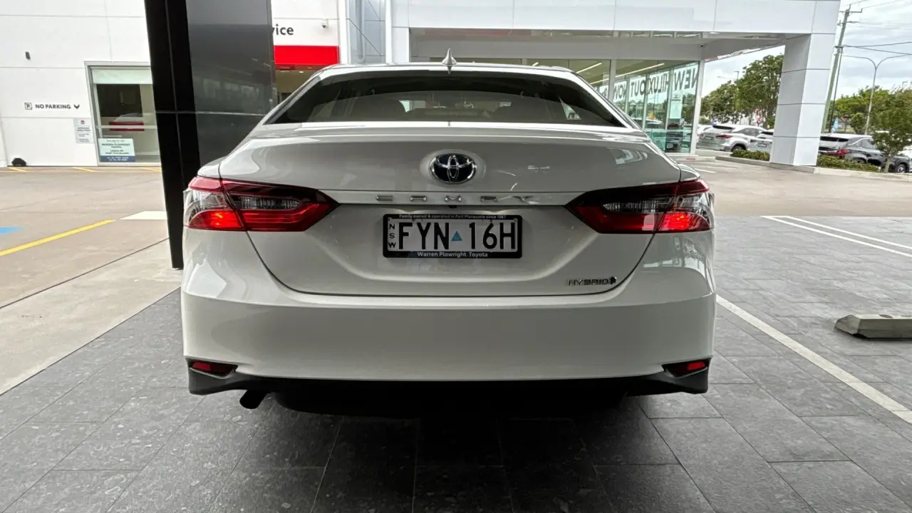 2024 Toyota Camry Hybrid Gallery Image 5