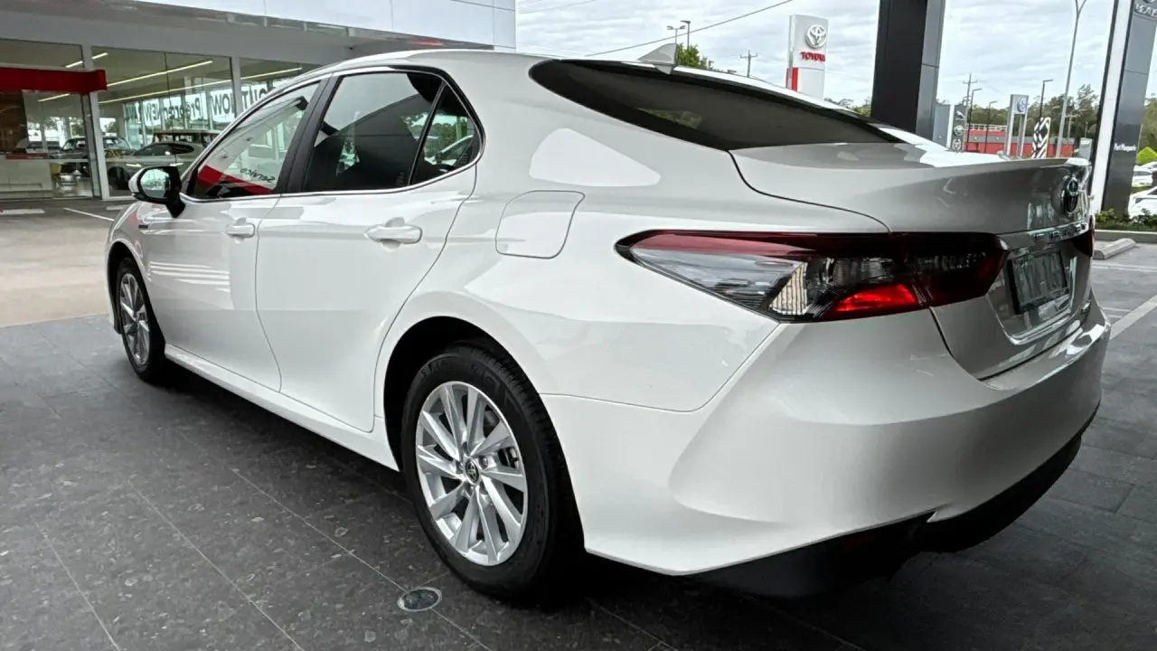 2024 Toyota Camry Hybrid Gallery Image 7