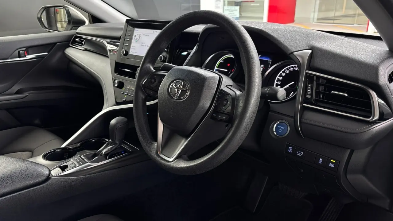 2024 Toyota Camry Hybrid Gallery Image 9
