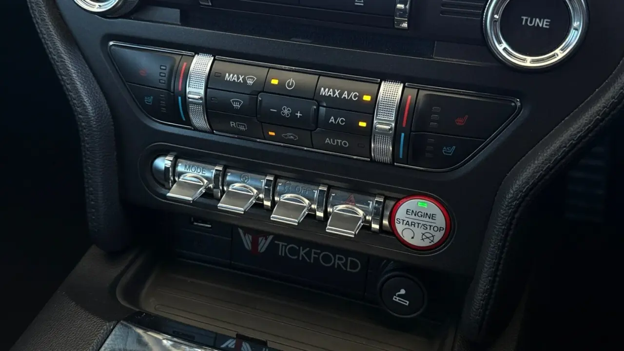 2016 FORD MUSTANG Gallery Image 18