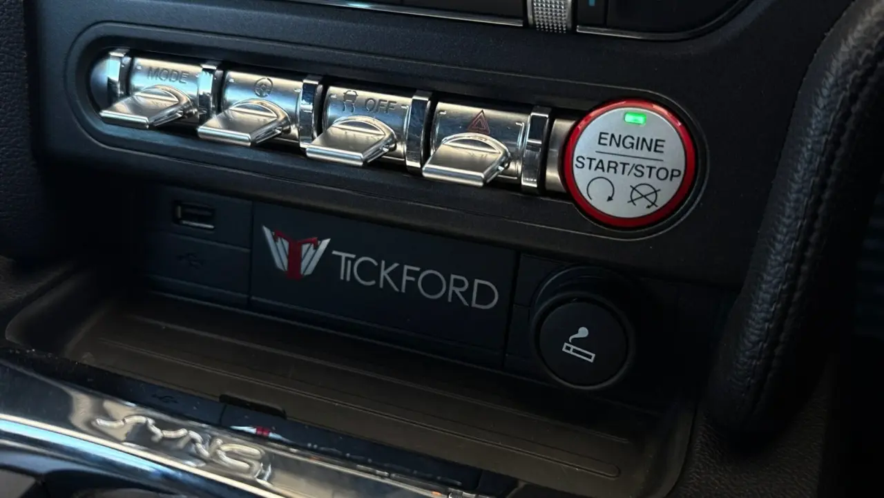 2016 FORD MUSTANG Gallery Image 19