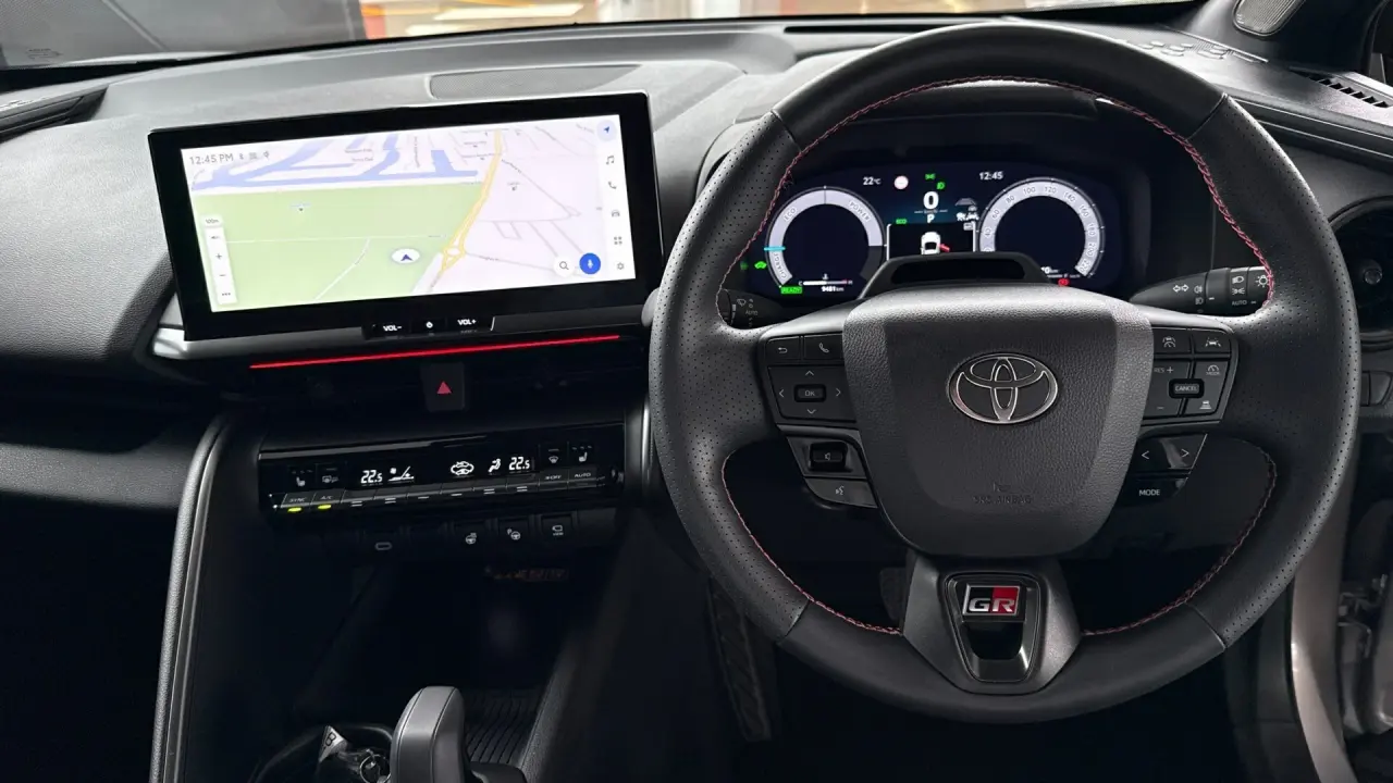 2024 Toyota C-HR Hybrid Gallery Image 10