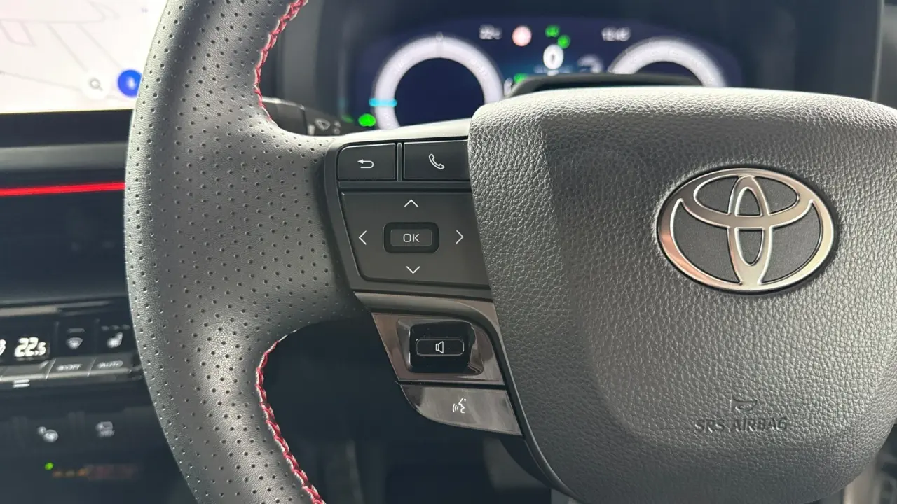 2024 Toyota C-HR Hybrid Gallery Image 11