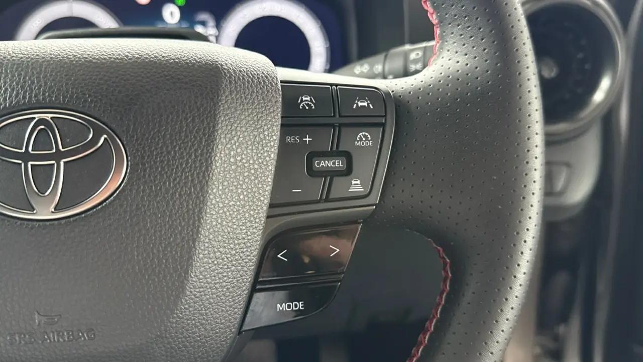 2024 Toyota C-HR Hybrid Gallery Image 12