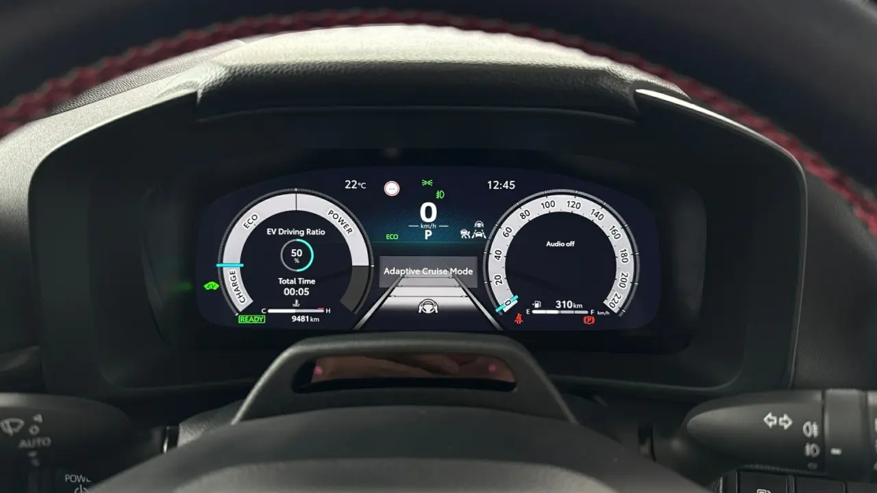 2024 Toyota C-HR Hybrid Gallery Image 13