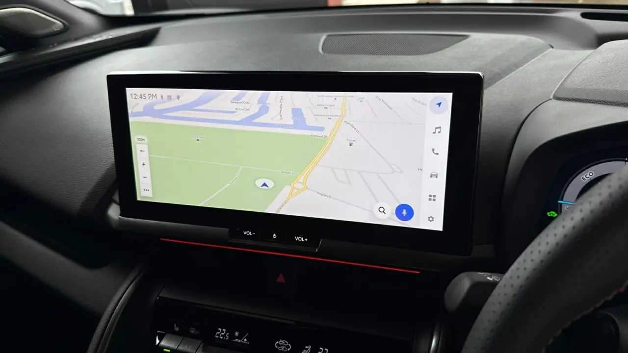 2024 Toyota C-HR Hybrid Gallery Image 14