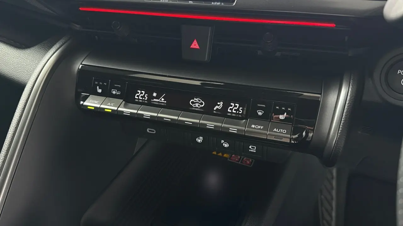 2024 Toyota C-HR Hybrid Gallery Image 15