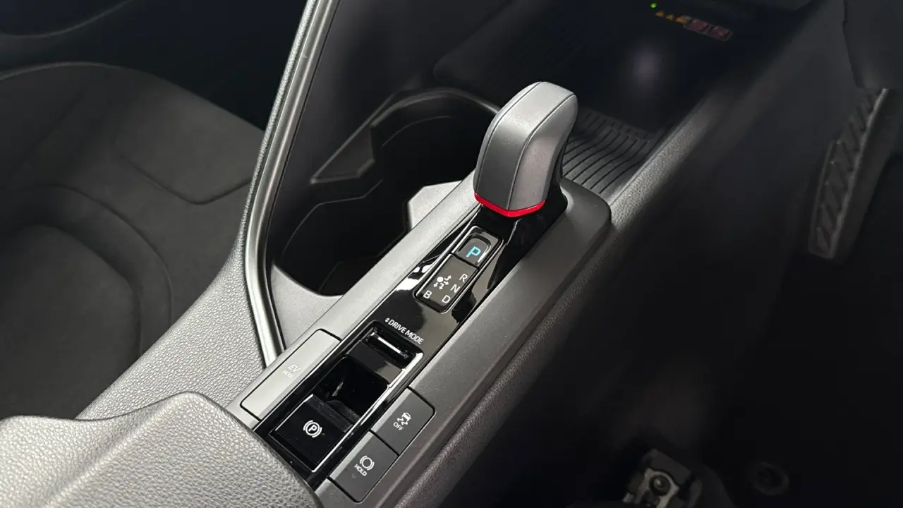 2024 Toyota C-HR Hybrid Gallery Image 16