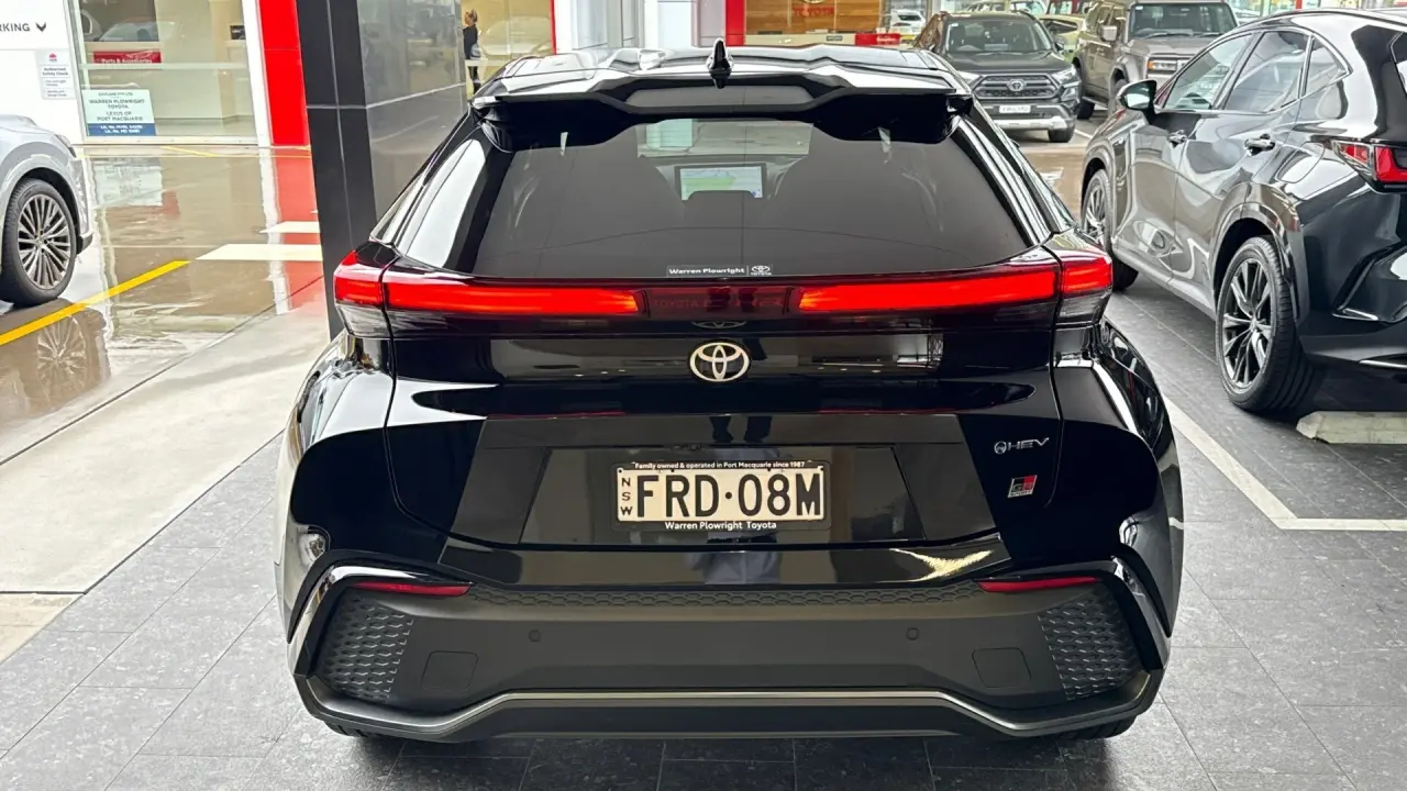 2024 Toyota C-HR Hybrid Gallery Image 5