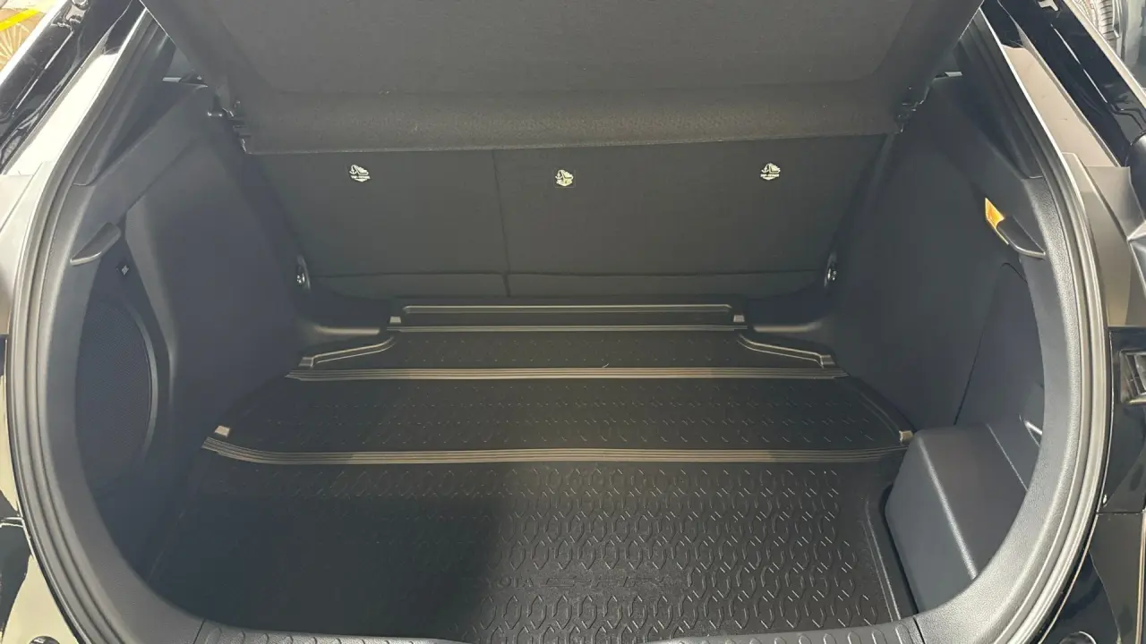 2024 Toyota C-HR Hybrid Gallery Image 7