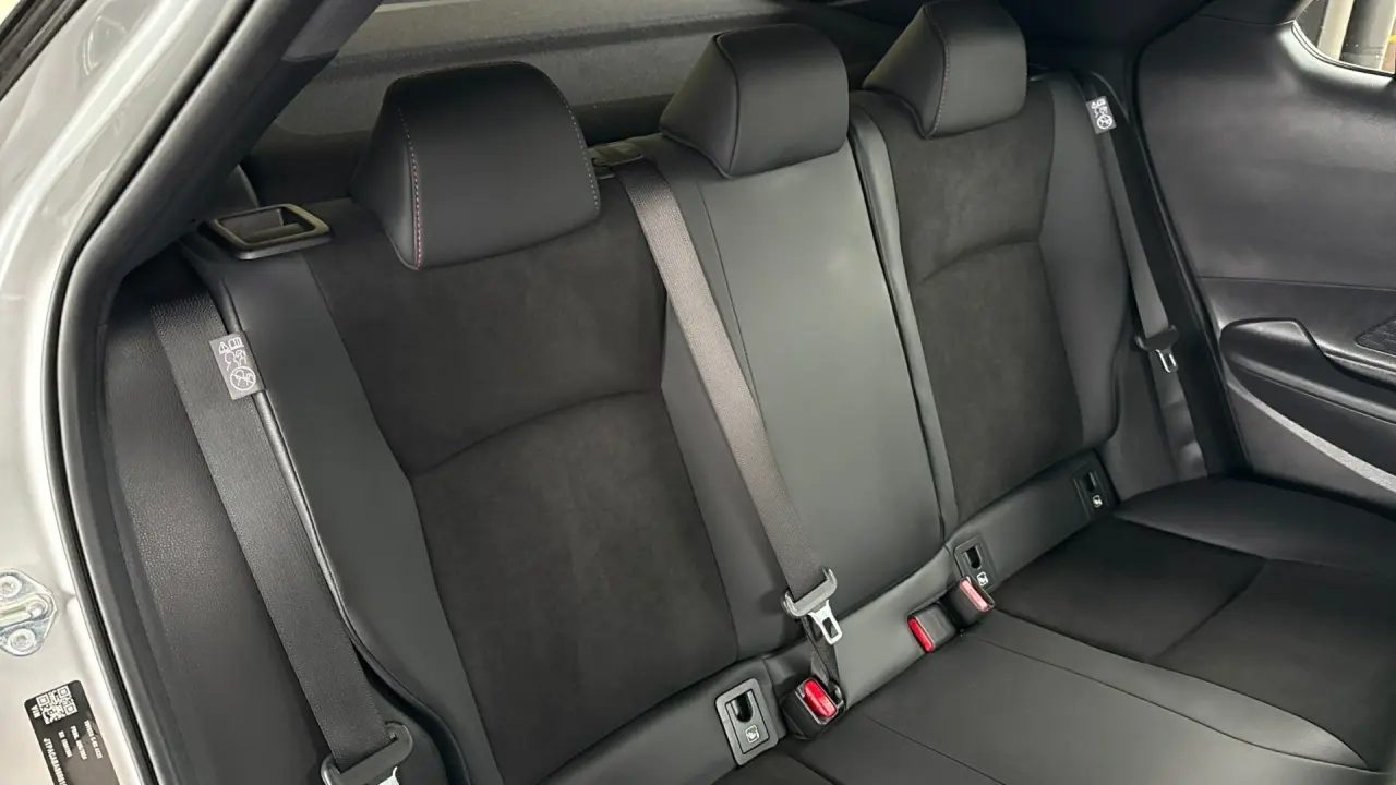 2024 Toyota C-HR Hybrid Gallery Image 8