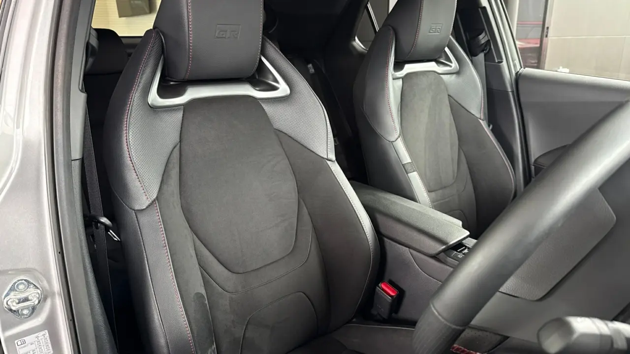 2024 Toyota C-HR Hybrid Gallery Image 9