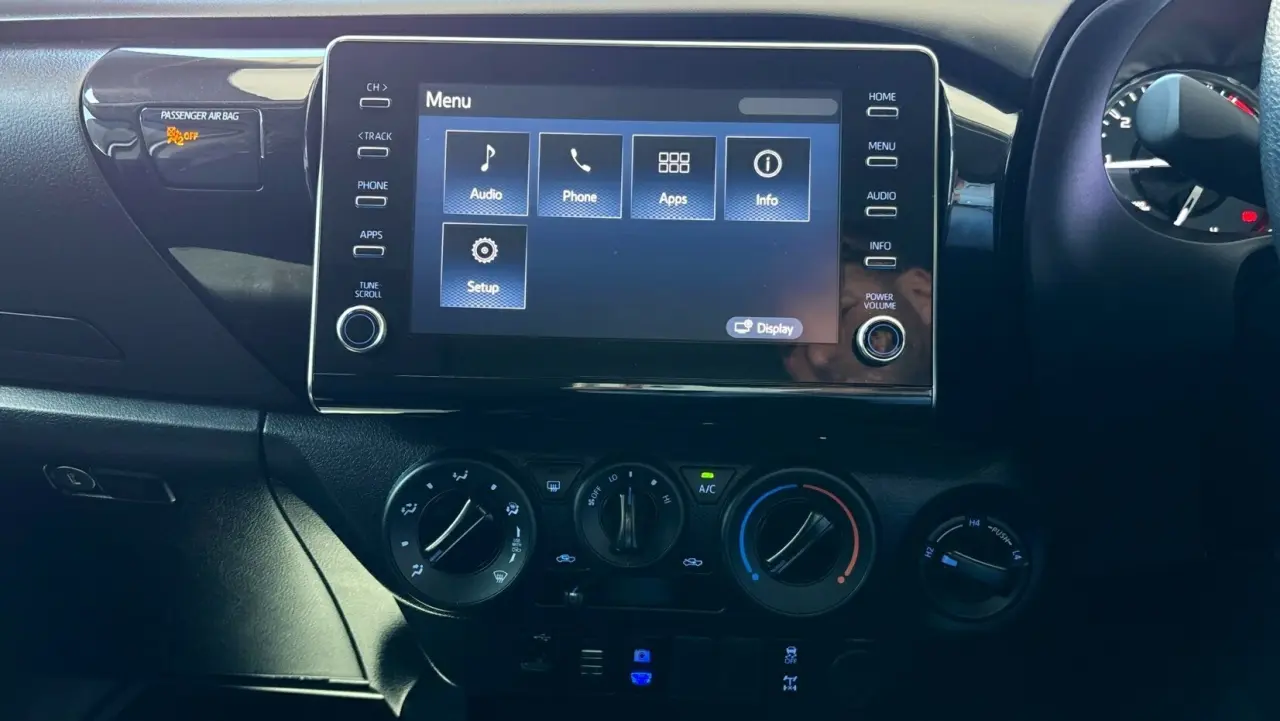 2021 Toyota Hilux Gallery Image 11