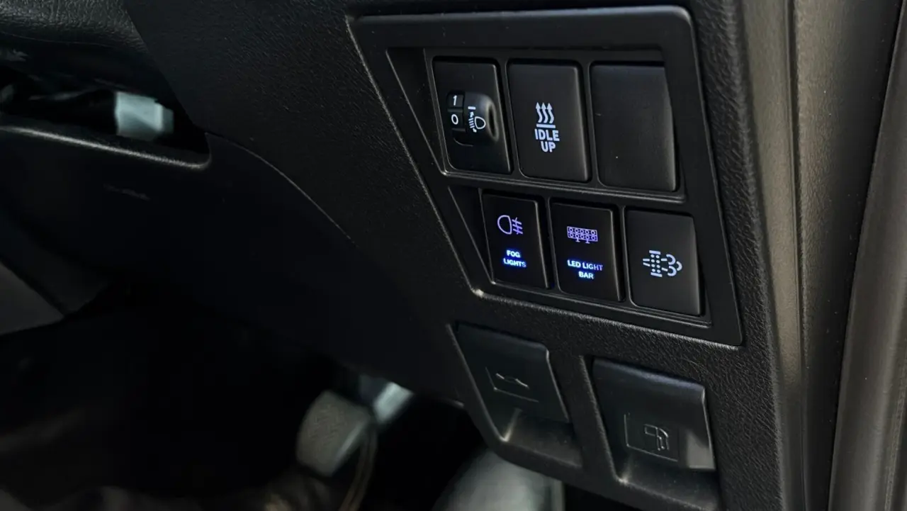 2021 Toyota Hilux Gallery Image 14