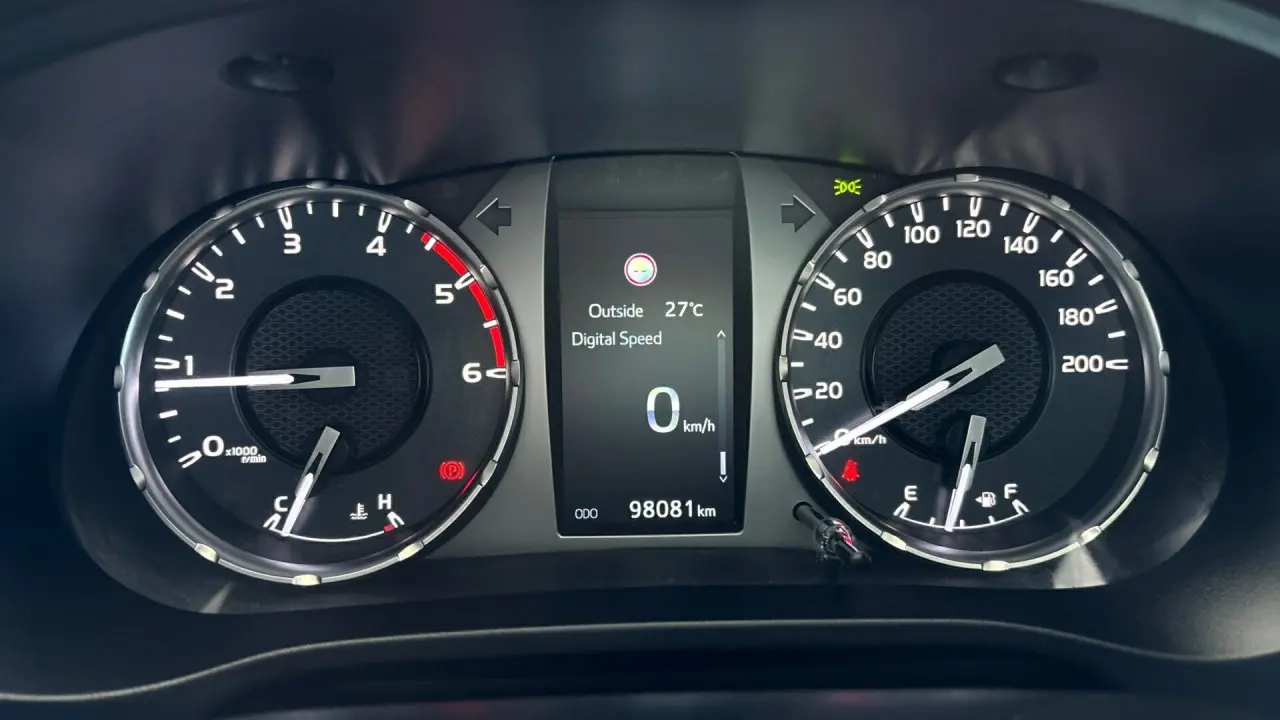 2021 Toyota Hilux Gallery Image 15