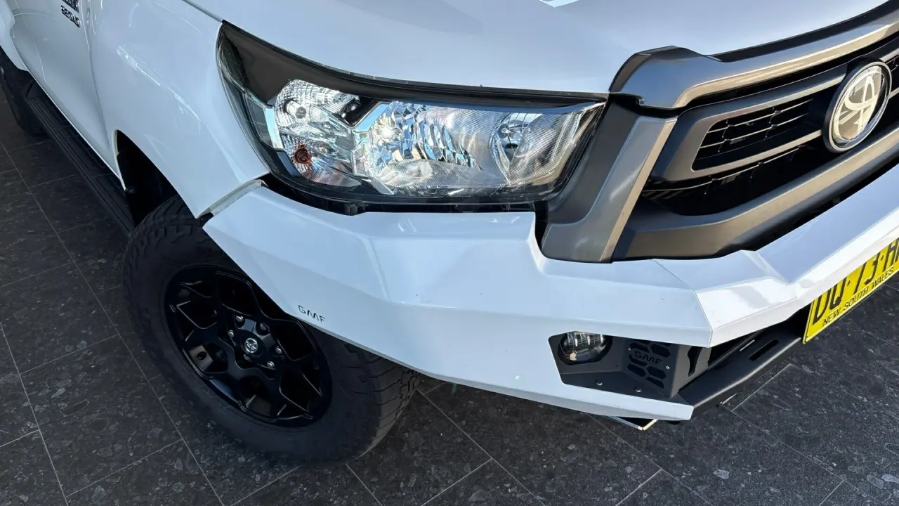2021 Toyota Hilux Gallery Image 3