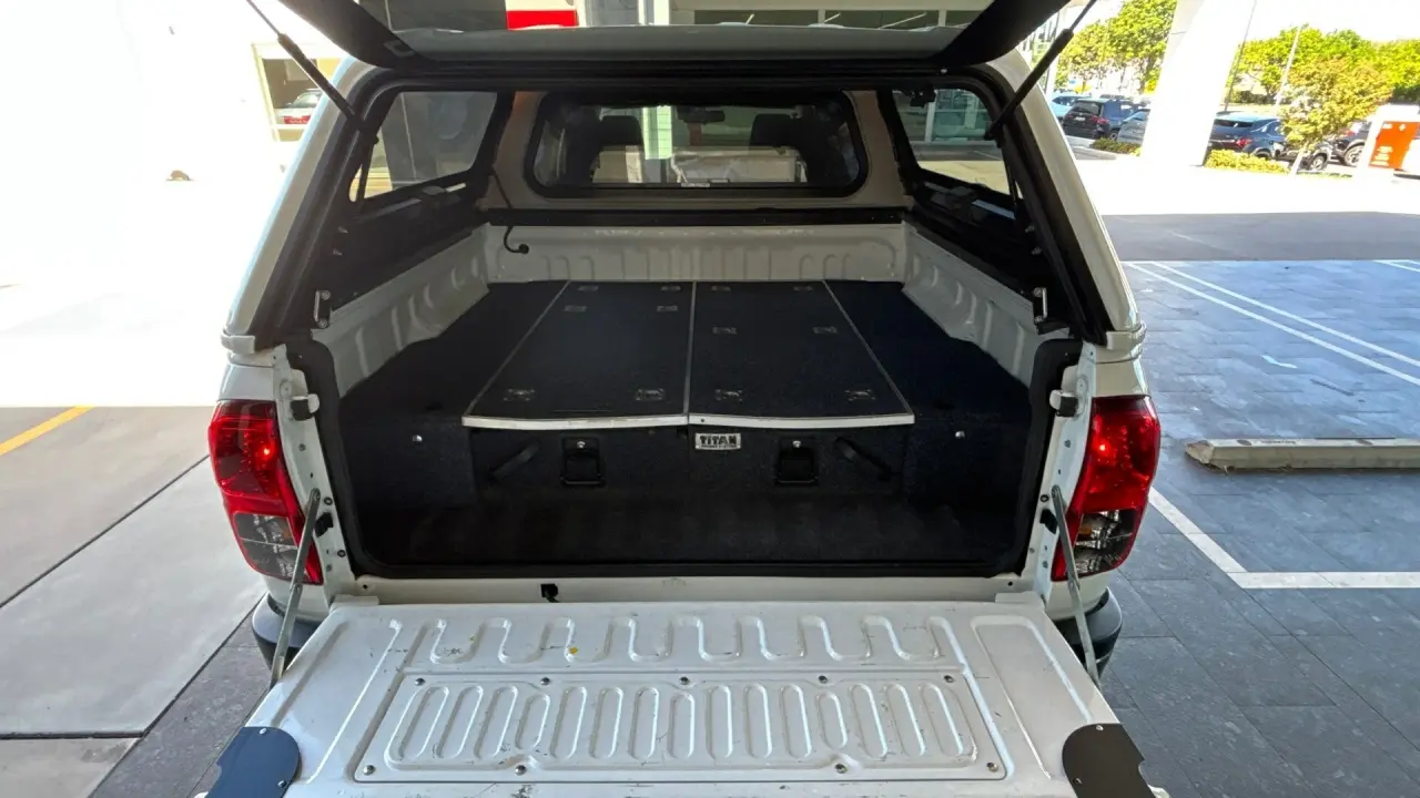 2021 Toyota Hilux Gallery Image 6