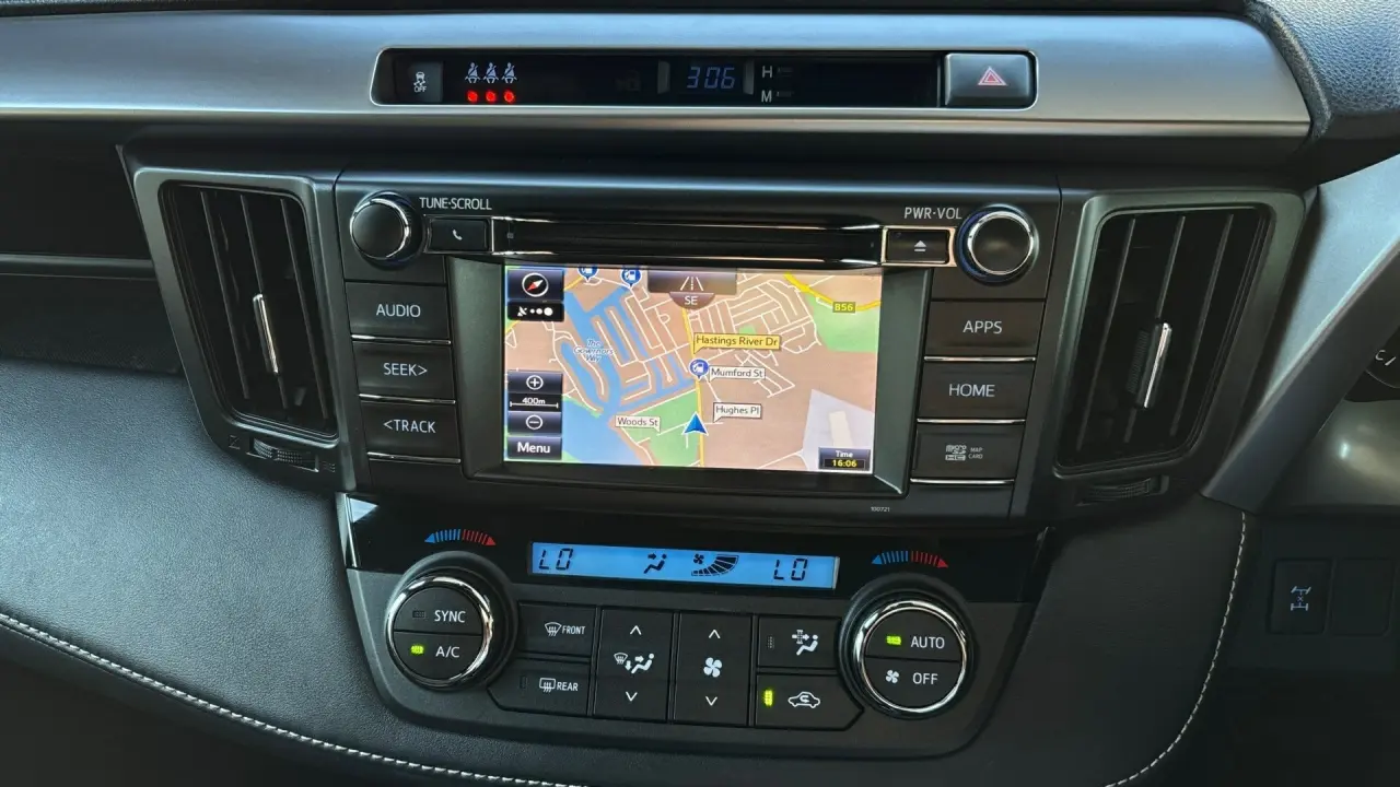 2016 Toyota RAV4 Gallery Image 11