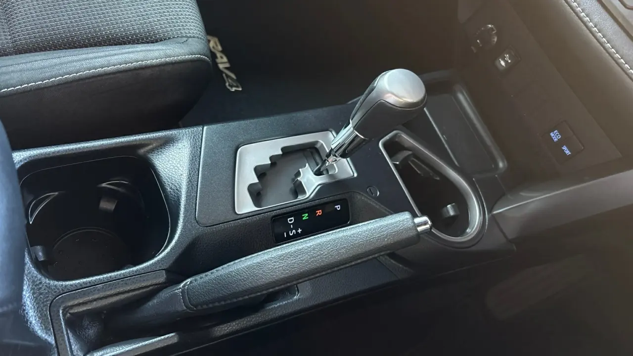 2016 Toyota RAV4 Gallery Image 12