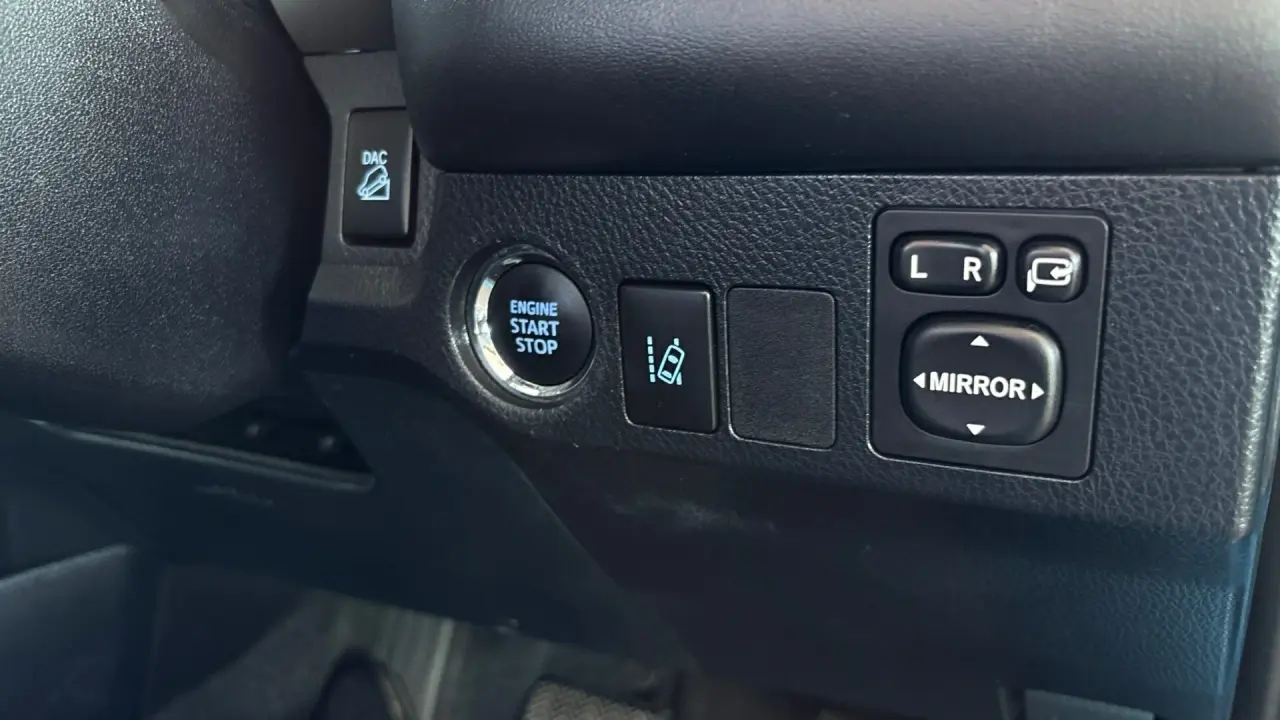 2016 Toyota RAV4 Gallery Image 17