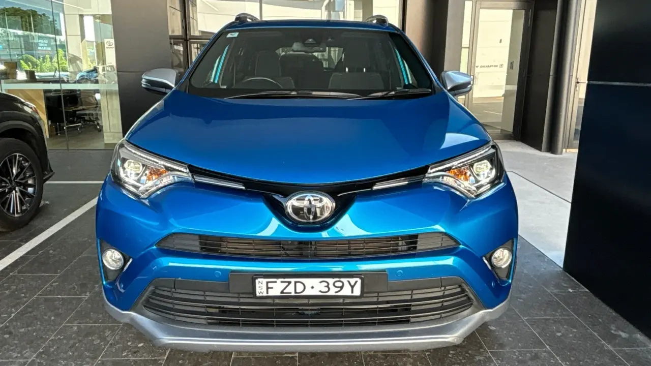 2016 Toyota RAV4 Gallery Image 2