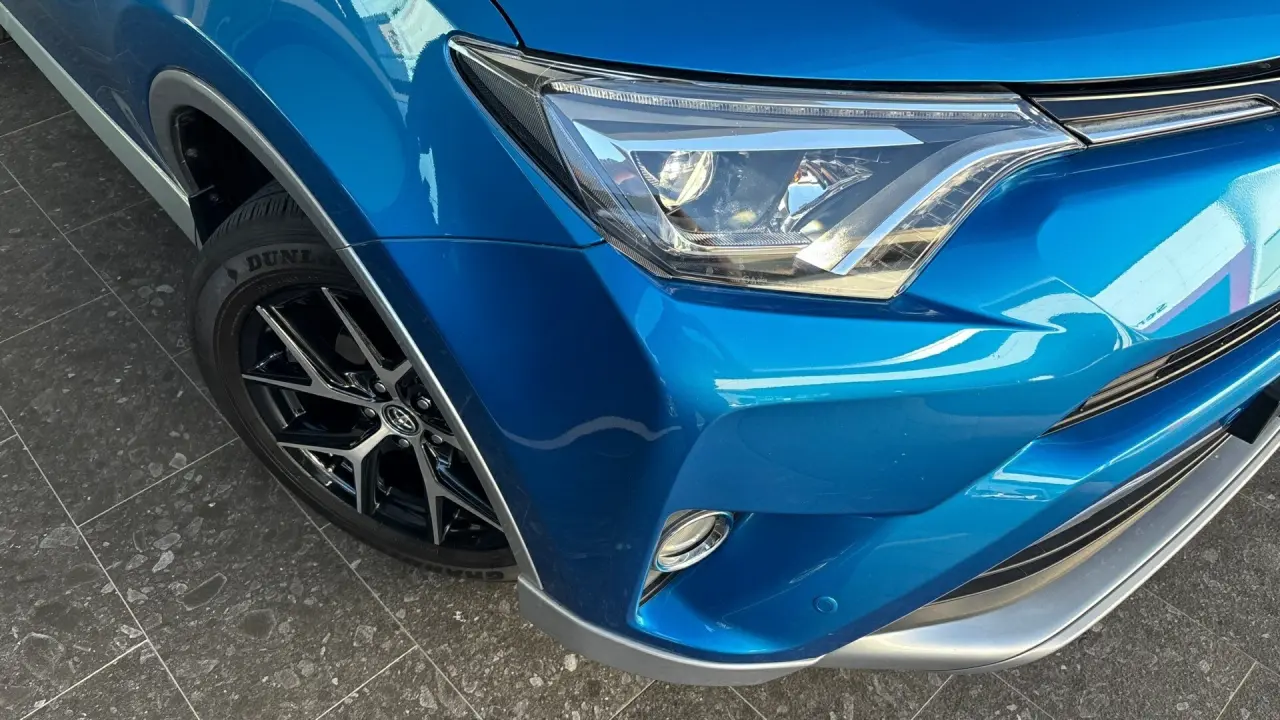 2016 Toyota RAV4 Gallery Image 3