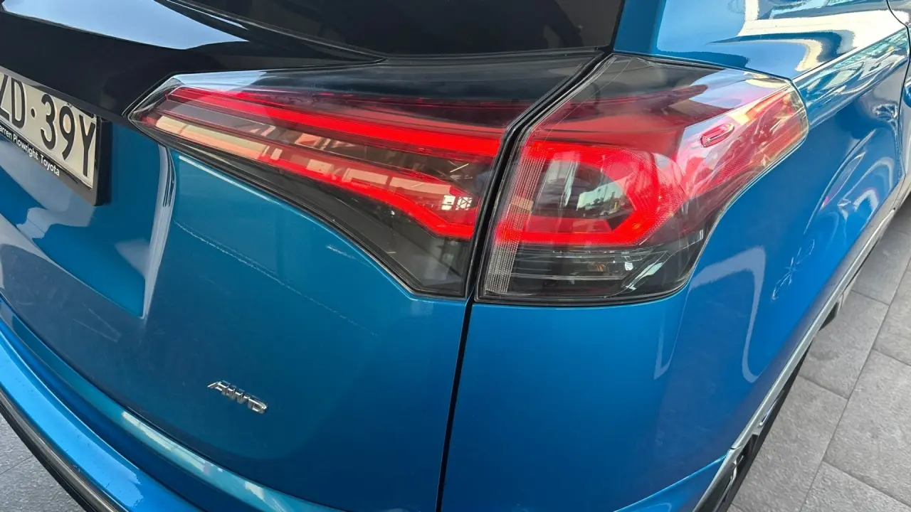 2016 Toyota RAV4 Gallery Image 4