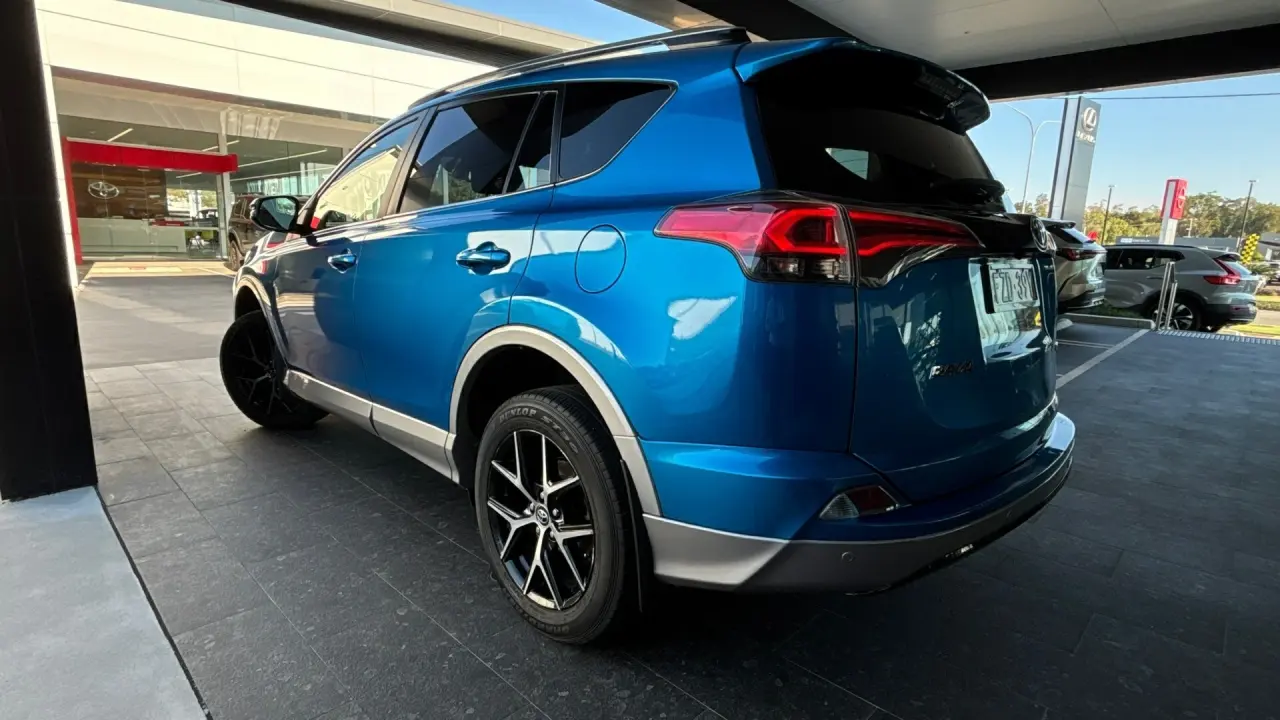 2016 Toyota RAV4 Gallery Image 7