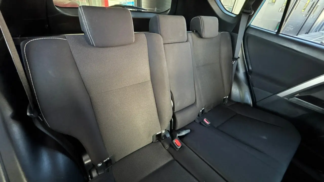 2016 Toyota RAV4 Gallery Image 8