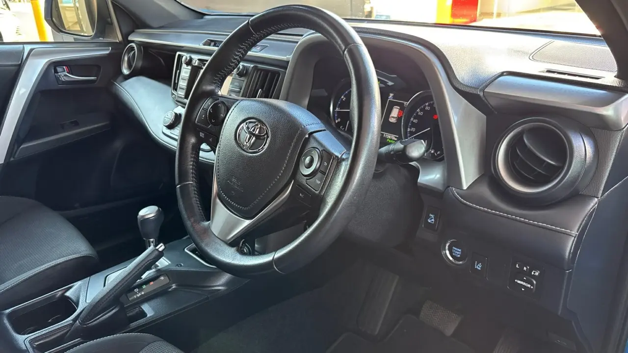 2016 Toyota RAV4 Gallery Image 9