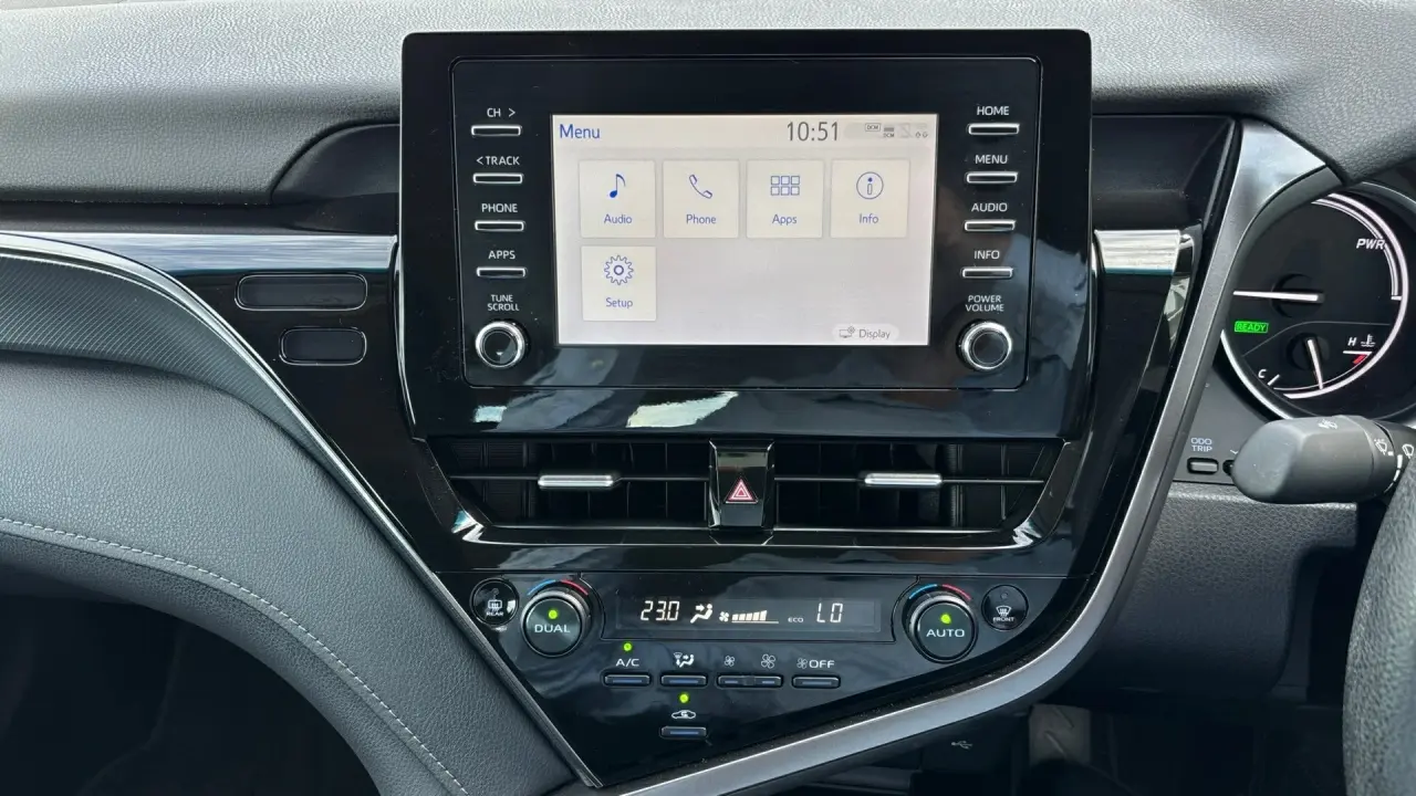 2024 Toyota Camry Hybrid Gallery Image 11